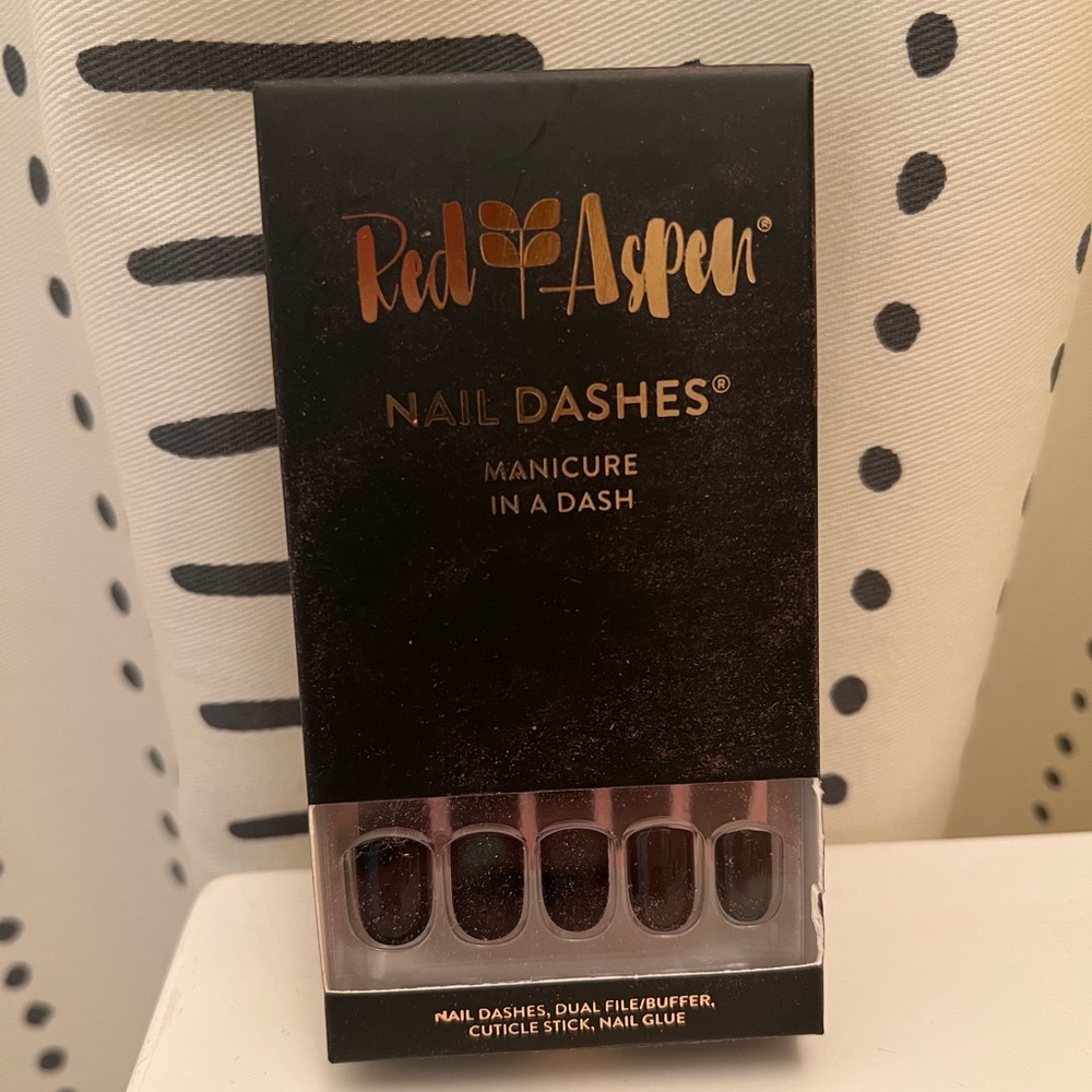 Red Aspen Nails Dashes